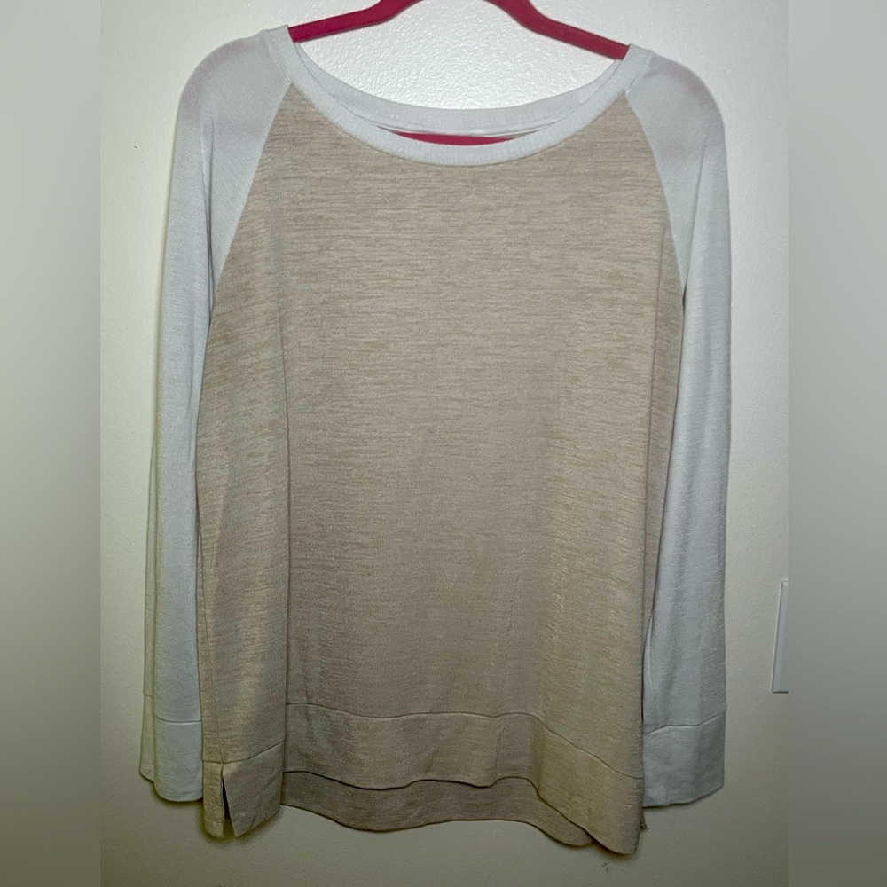 Women’s Gap light sweater size Large
